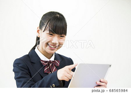 女子中学生　女子高生　授業　タブレット 68565984