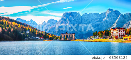 Fantastic sunny view of famous Misurina lake 68568125