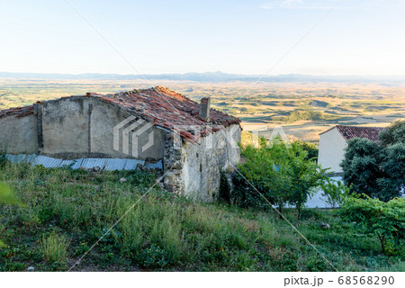 View of the small village of Cellorigo in La Rioja View of the small village of Cellorigo in La Rioja 68568290