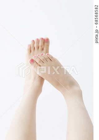 女性の足先 女性の足先 68568582