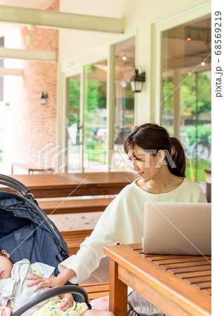 母親と娘のセキュリティ 68569219