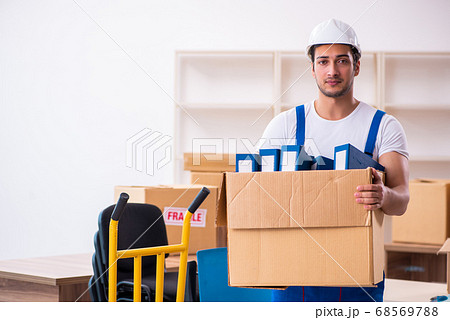 Young male professional mover doing home relocation 68569788