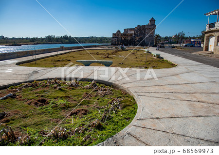 キューバ　ヘミングウェイ が長く住み愛したコヒマルの海岸 68569973