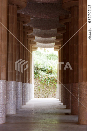 バルセロナ グエル公園 列柱ホール バルセロナ グエル公園 列柱ホール 68570512