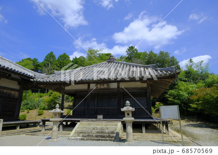仏師・快慶による阿弥陀三尊像のある浄土寺 仏師・快慶による阿弥陀三尊像のある浄土寺 68570569