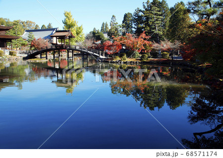 岐阜虎渓山永保寺の紅葉風景 岐阜虎渓山永保寺の紅葉風景 68571174