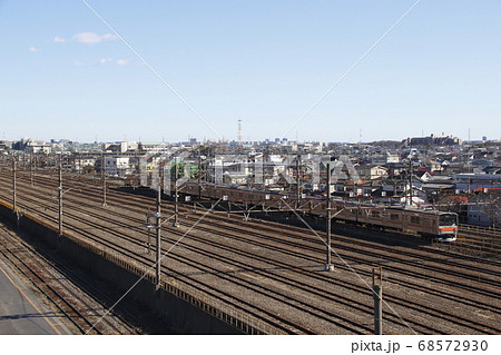 越谷貨物駅を通過する武蔵野線205系 越谷貨物駅を通過する武蔵野線205系 68572930