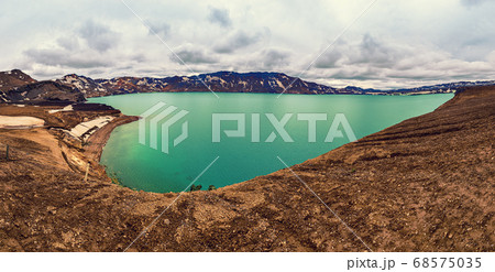 Oskjuvatn blue lake 68575035