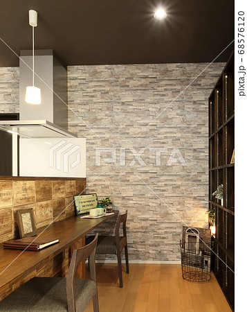 リビング ハンドメイドのお洒落なカウンターと本棚の写真素材