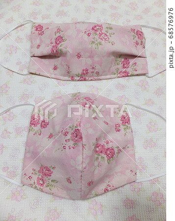 ハンドメイドの花柄の立体マスク ハンドメイドの花柄の立体マスク 68576976