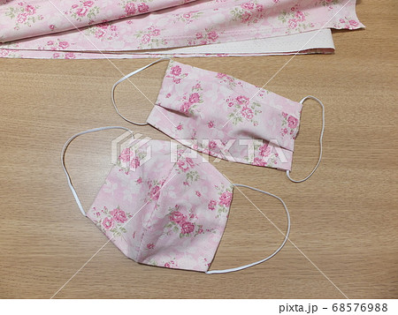 ハンドメイドの花柄の立体マスク ハンドメイドの花柄の立体マスク 68576988
