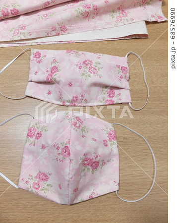 ハンドメイドの花柄の立体マスク ハンドメイドの花柄の立体マスク 68576990