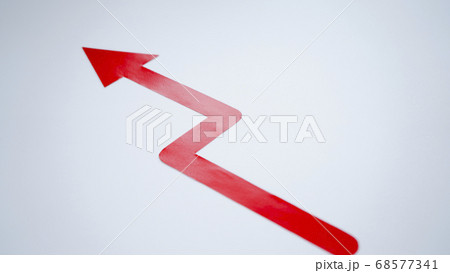 矢印　素材　上昇する矢印 68577341