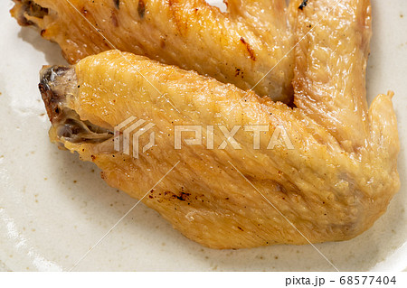 手羽先の塩焼きのアップ。 68577404