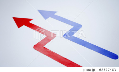 矢印　素材　上昇する矢印 68577463