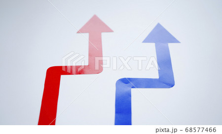 矢印　素材　上昇する矢印 68577466