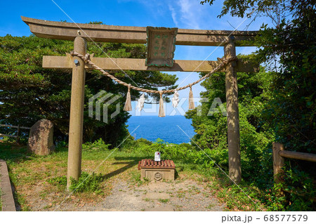 島根半島 美保関灯台の沖之御前 地之御前の鳥居 島根半島 美保関灯台の沖之御前 地之御前の鳥居 68577579