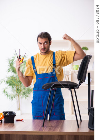 Young male carpenter working indoors 68578024