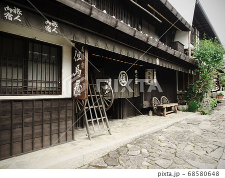 8月の馬籠宿　旅人御宿　但馬屋 68580648
