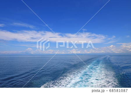 夏の日本海を船で行く 夏の日本海を船で行く 68581087