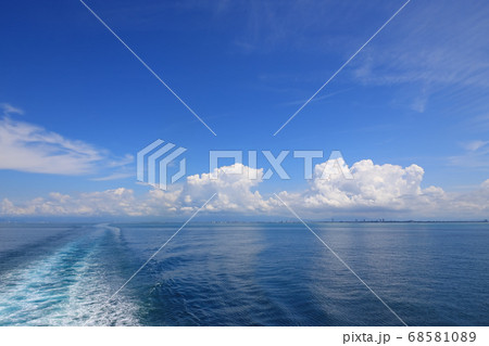 夏の日本海を船で行く 夏の日本海を船で行く 68581089