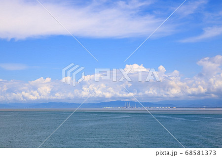 夏の日本海を船で行く 68581373