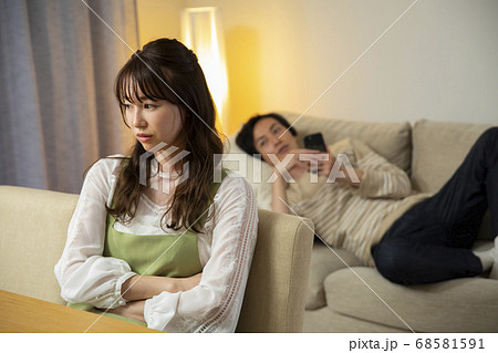 夫婦　カップル　不満 68581591