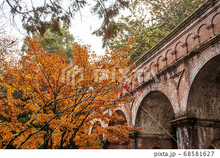 南禅寺水路閣の紅葉 京都の紅葉の名所 紅葉の絶景スポット 南禅寺水路閣の紅葉 京都の紅葉の名所 紅葉の絶景スポット 68581627