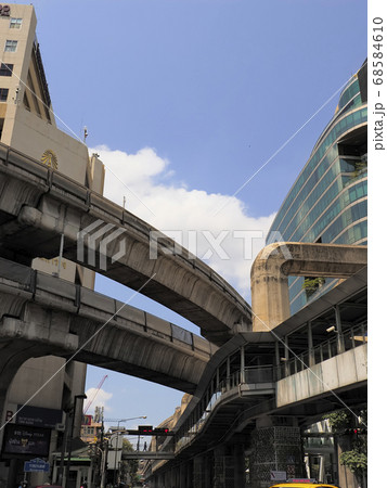 バンコク BTS高架橋 ラーチャダムリ通り～ラーマ1世通り交差点 Bangkok, Thailand 68584610
