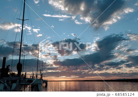 夕焼け 自然 夕方 68585124