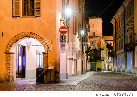 Alba (italy), via Cavour at night 68588975