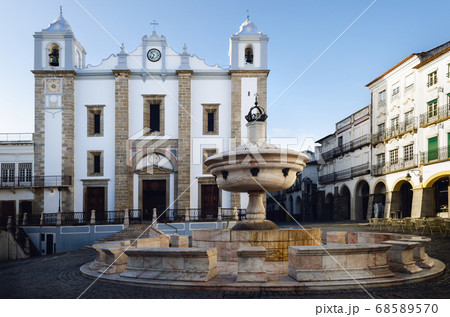 Praca do Giraldo and church of San Antao in Evora 68589570