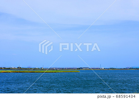 三重県桑名市の九華公園から見る揖斐川の風景、川の流れ【8月】 三重県桑名市の九華公園から見る揖斐川の風景、川の流れ【8月】 68591434