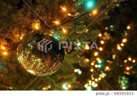 クリスマスオーナメントのクローズアップ クリスマスオーナメントのクローズアップ 68591933