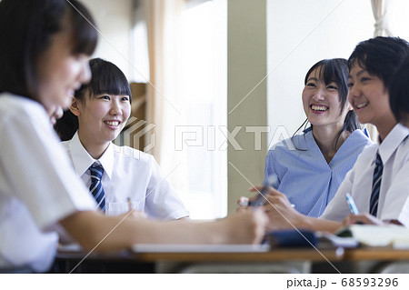 中学生の授業風景 68593296
