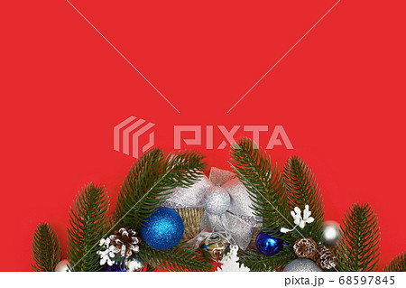 christmas wreath on a red background, flatley, copy space 68597845