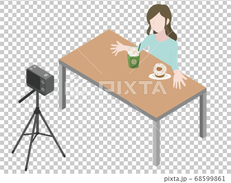 撮影する女性Youtuber 68599861