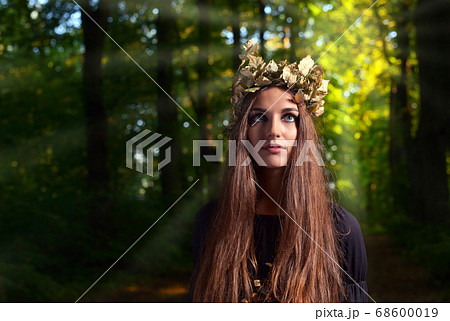 woman in dark forest 68600019