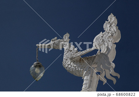 タイ仏教寺院の聖鳥ホン(プラプロム神の乗り物) 68600822