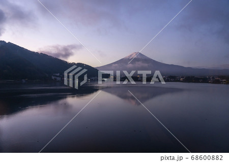夕景の河口湖からの富士山 夕景の河口湖からの富士山 68600882