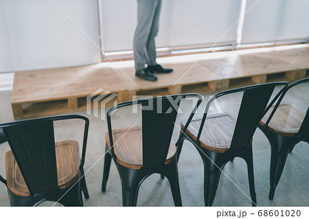 ビジネスプレゼン　座席 68601020