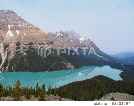 カナダ　アイスフィールド・パークウェイ　ペイト・レイク 68602594