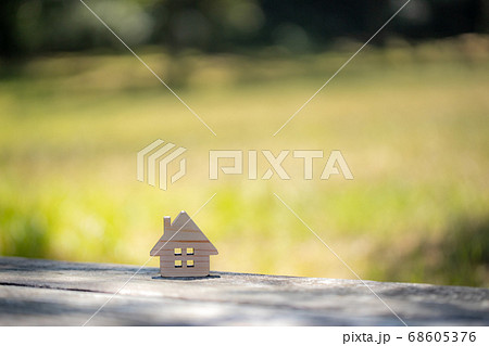 木製の可愛いおうち 木製の可愛いおうち 68605376