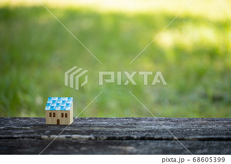 木製の可愛いおうち 68605399