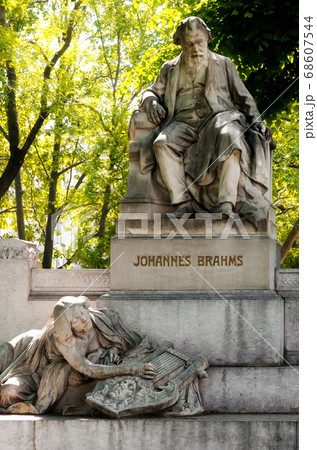 Vienna, monument of Johannes Brahms 68607544