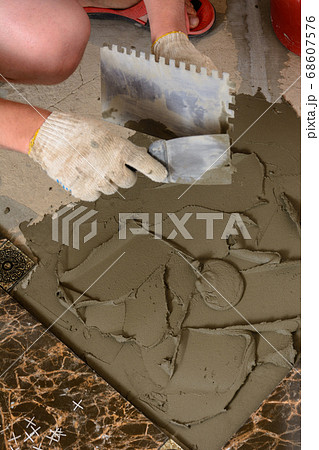 Master husband presses a spatula glutinous Master husband presses a spatula glutinous 68607576