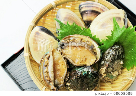 小さいけどアワビと大きいハマグリの写真素材