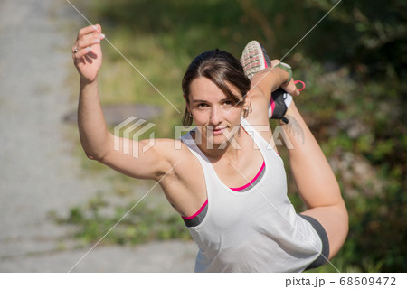 Fitness woman doing exercise Fitness woman doing exercise 68609472