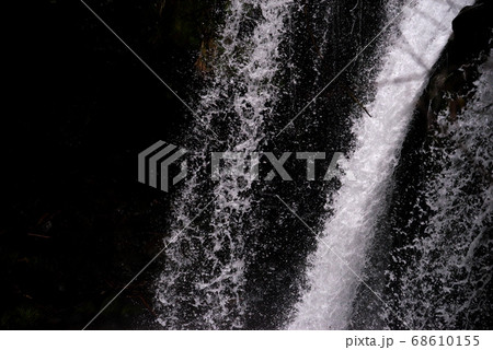 水しぶき 水しぶき 68610155