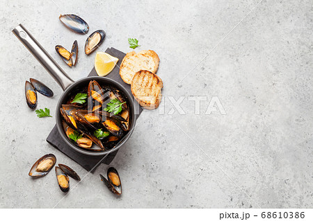 Traditional seafood mussels Traditional seafood mussels 68610386